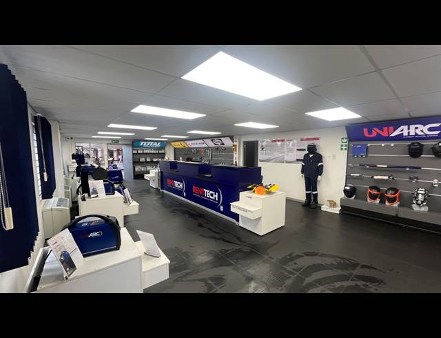 1,040M² WAREHOUSE TO LET IN SPARTAN